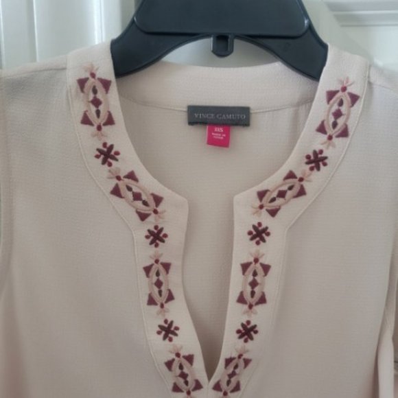 Vince Camuto Embroidered Blouse XXS NWT - Picture 3 of 7